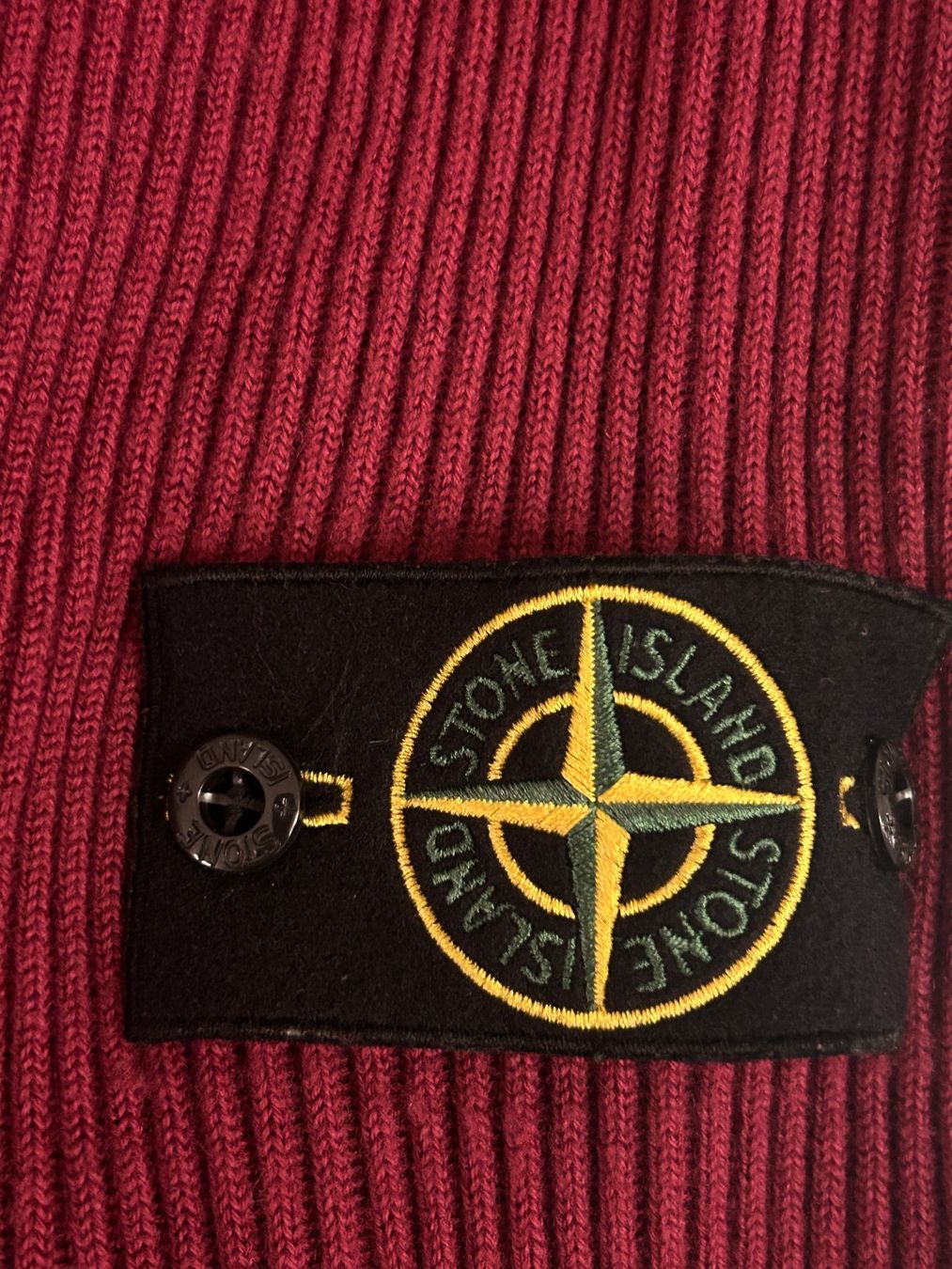 Stone Island Pullover & Sweatshirts: Stone Island Rollkragenpullover / Bordeaux Rot / Grösse XXL – Gebraucht aus Maur von Makiga7 2
