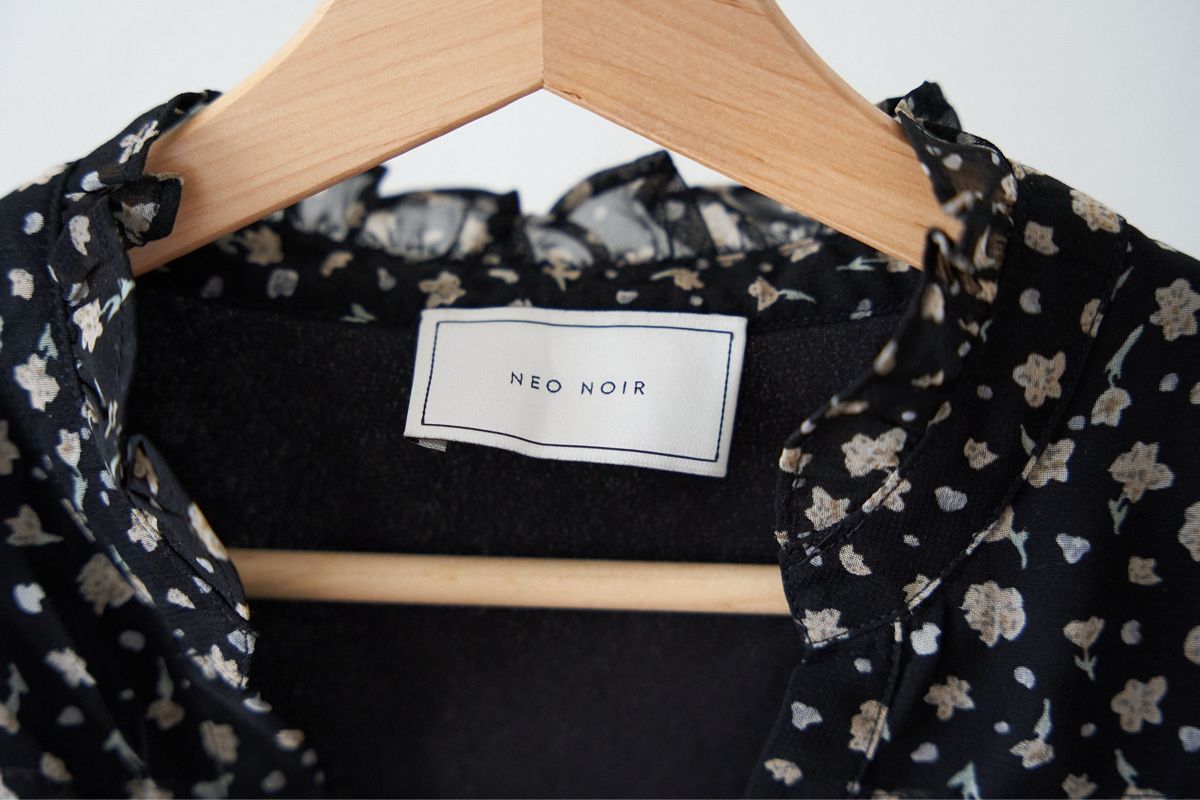 Blusen: Neo Noir Bluse Grösse 36 Blumen edel – Neu (gemäss Beschreibung) aus Olten von Sebbwen 1