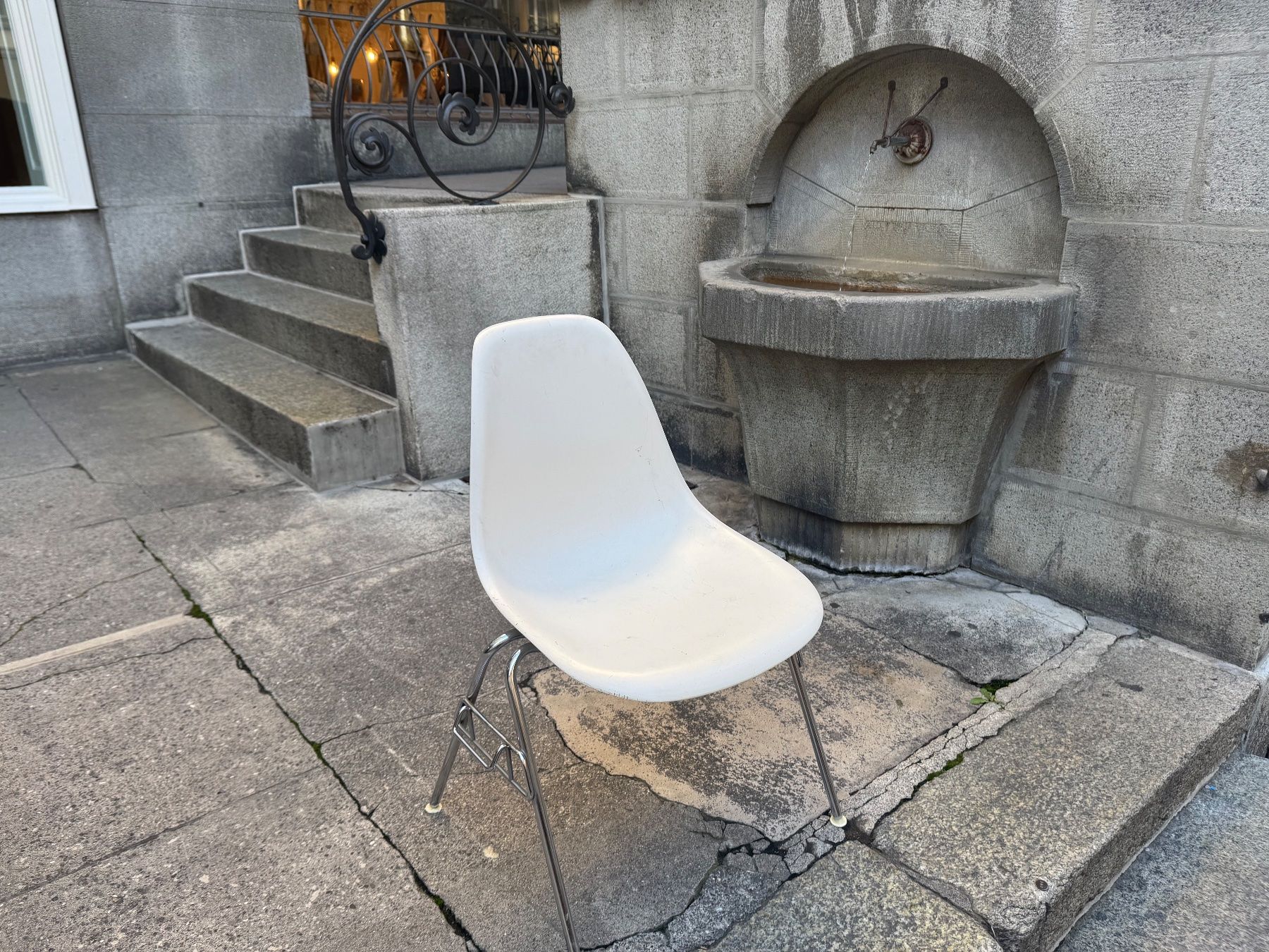 Vitra Stühle: Vitra  Stuhl weiss Lieferung Gratis – Gebraucht aus Thun von usmlieferung