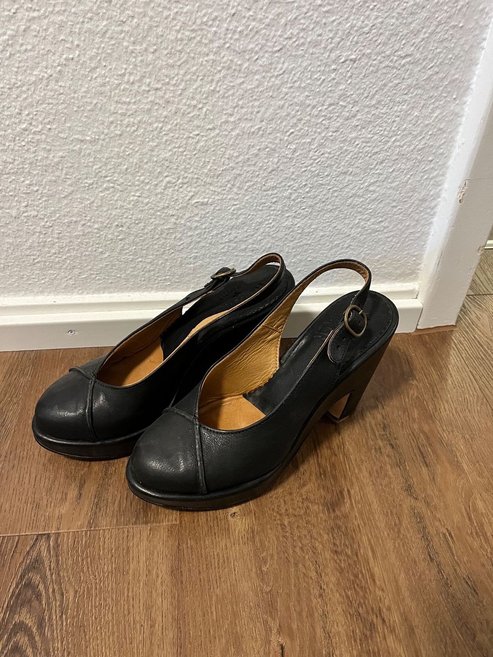 Scarpe da donna: Fiorentini & Baker Pumps Leder neu – Nuovo (secondo la descrizione) da Diepoldsau venduto da Soleil0425