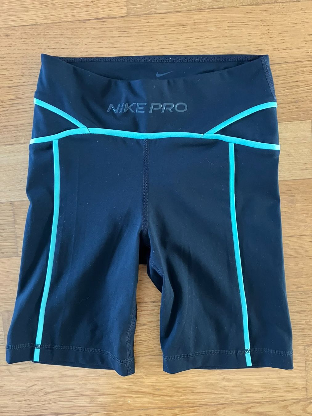 Nike Calze & Collant: Short cycliste Nike Pro – Usato da Corminboeuf venduto da Syl03