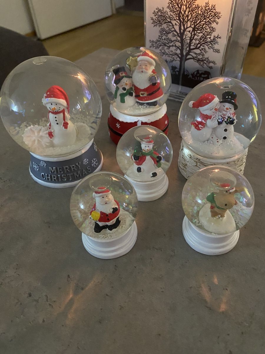 Tutte le decorazioni: 6 Schneekugeln  – Usato da Zürich venduto da Ethno1