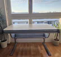 Verstellbarer Schreibtisch