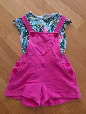 T-Shirt und Latzshorts Gr 98