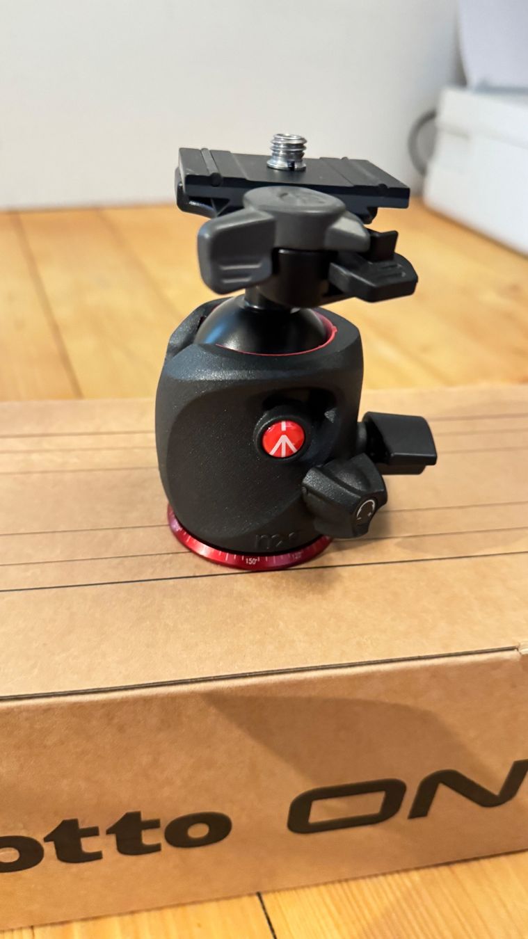 Manfrotto Stative & Köpfe: Manfrotto ONE with  Tripod with Ball Head – Gebraucht aus Buckten von Benjaminbuckten 3