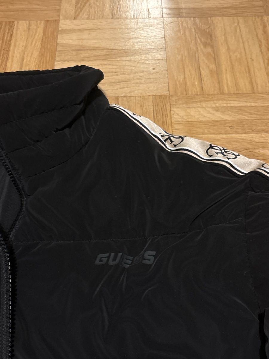 Guess Giacche: Guess Jacke schwarz mattglanz – Nuovo (secondo la descrizione) da Solothurn venduto da con_sk82 1
