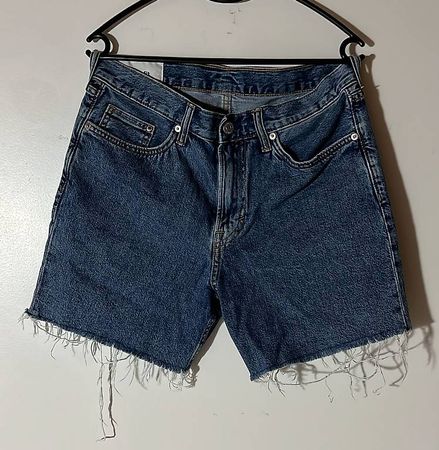 Short denim H&M bleu foncé / Dunkelblauer H&M Jeansshort
