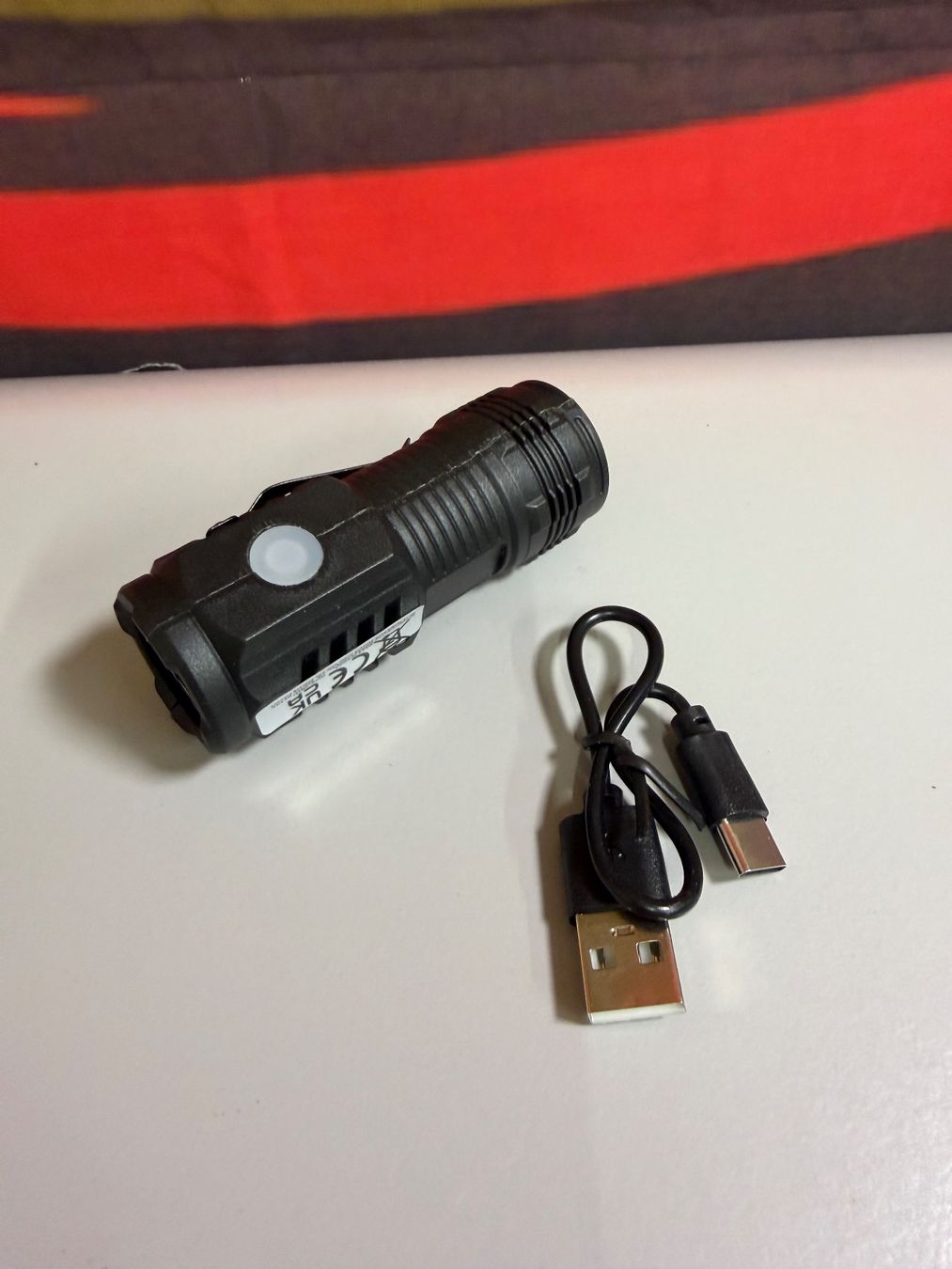 Lampade: Mini LED Taschenlampe, Superhell, USB Wiederaufladbar! – Nuovo e nell'imballaggio originale da Aadorf venduto da FRANKENFREDDY