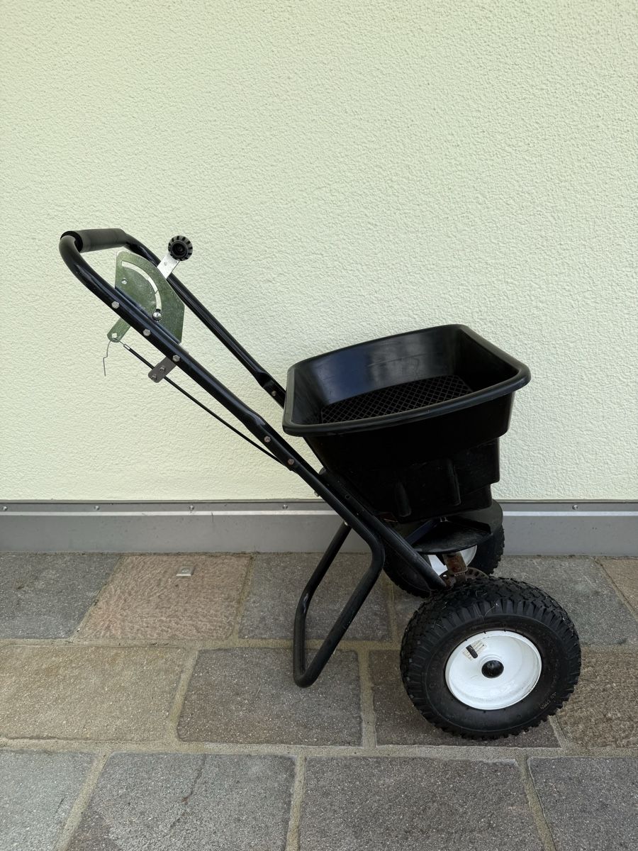 Altro in Utensili da giardino: Streuwagen Hecht 229 – Usato da Schneisingen venduto da b-run