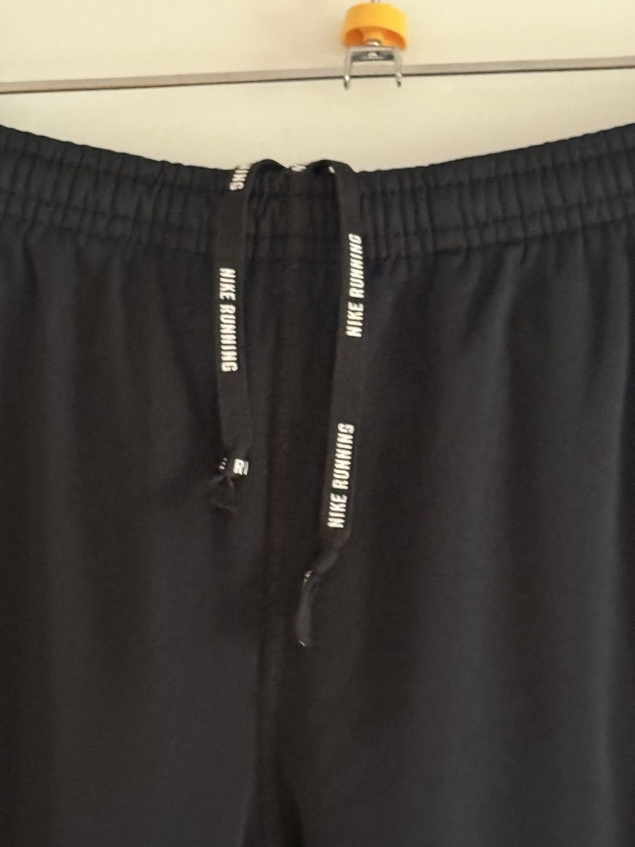 Nike Pantalons: Nike jogging hose – D'occasion à Zurich par Alinecnicolet 3