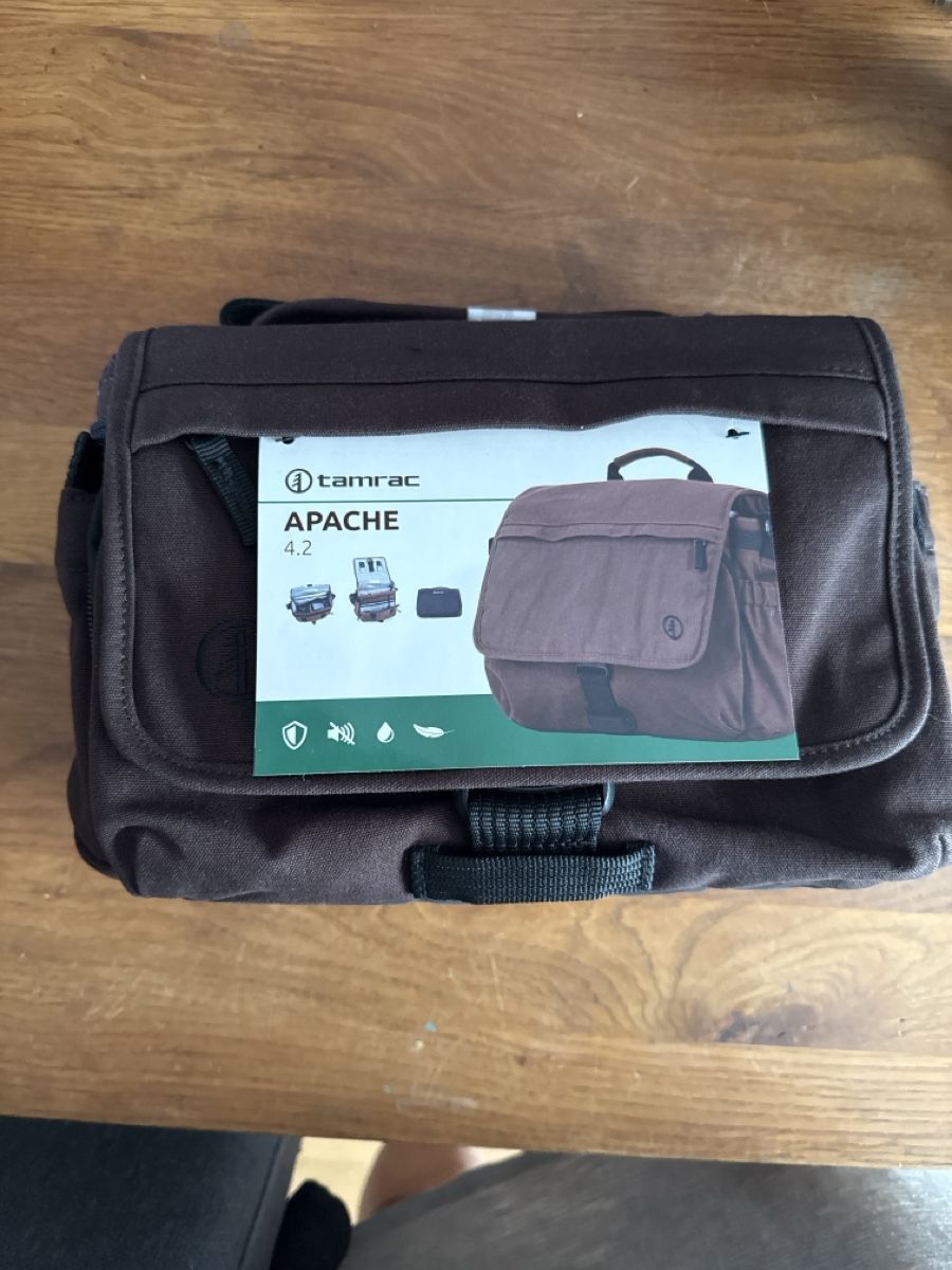 Tamrac Borse: Tamrac Apache 4.2 Kameratasche braun neu!  – Nuovo e nell'imballaggio originale da Therwil venduto da Schneefra1