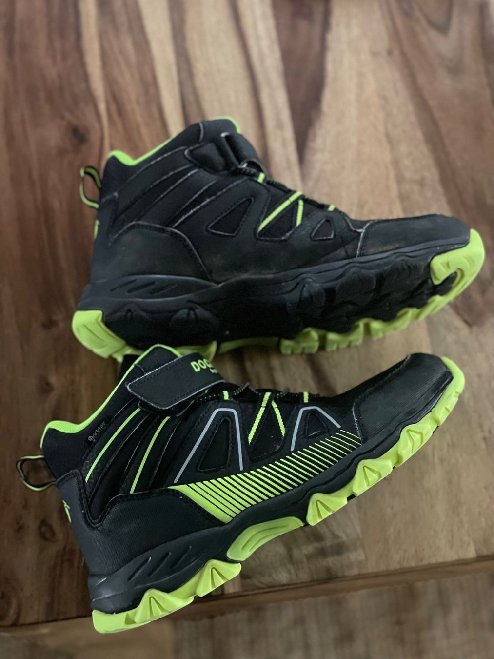 Scarpe per ragazzi: Boots Dockers, Gr. 37, schwarz-neongrün – Usato da Felben-Wellhausen venduto da begean 2