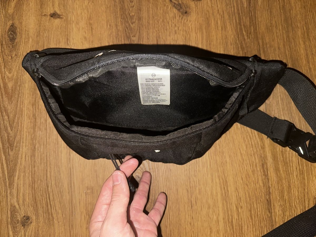 Jordan Taschen: Jordan Bauchtasche schwarz – Gebraucht aus Tübach von Fger. 2
