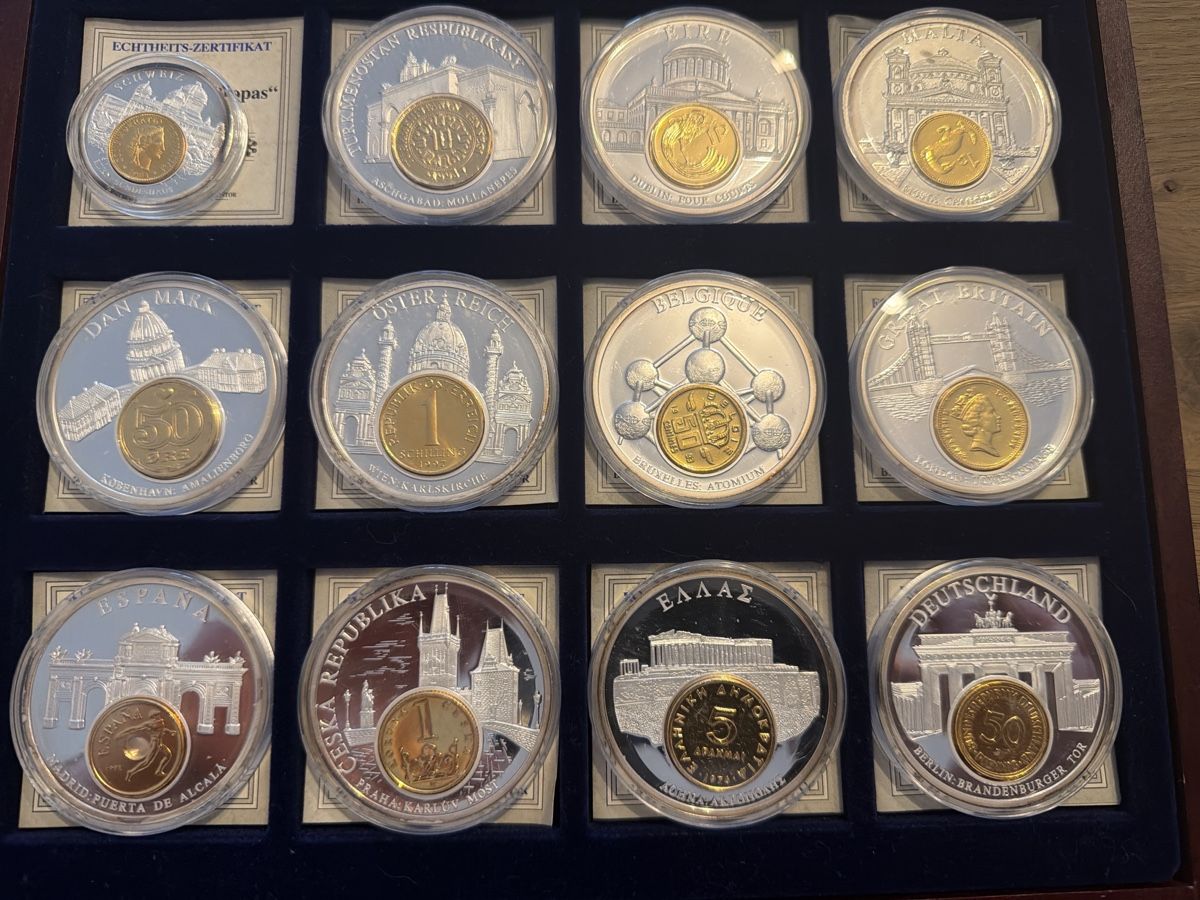 Tutti le monete: Superbe Collection de Pièces du Monde - Édition Limitée! – Nuovo e nell'imballaggio originale da Rochefort venduto da Ary02
