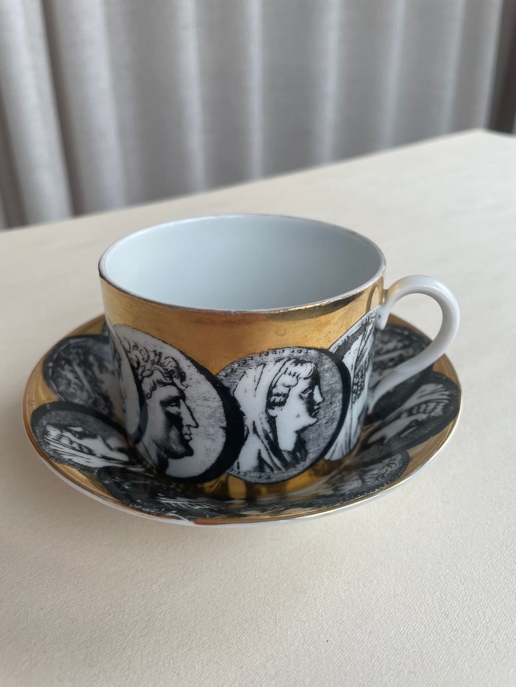 Fornasetti Tazze: FORNASETTI TASSE - CAMMEI – Usato da Zürich venduto da ricoroco