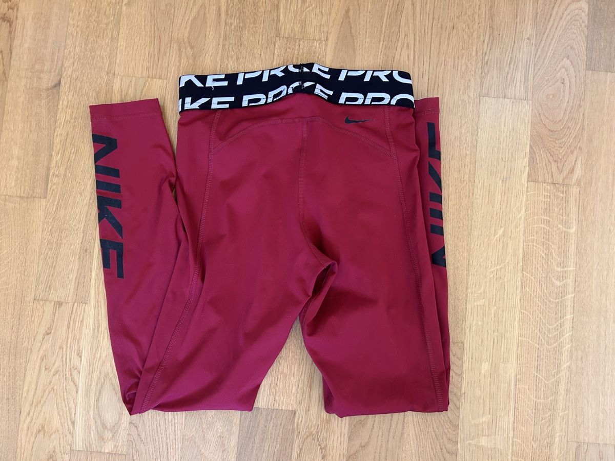 Nike Leggings: Nike Sportleggings Rot – D'occasion à Winterthur par ame_k6hm 1