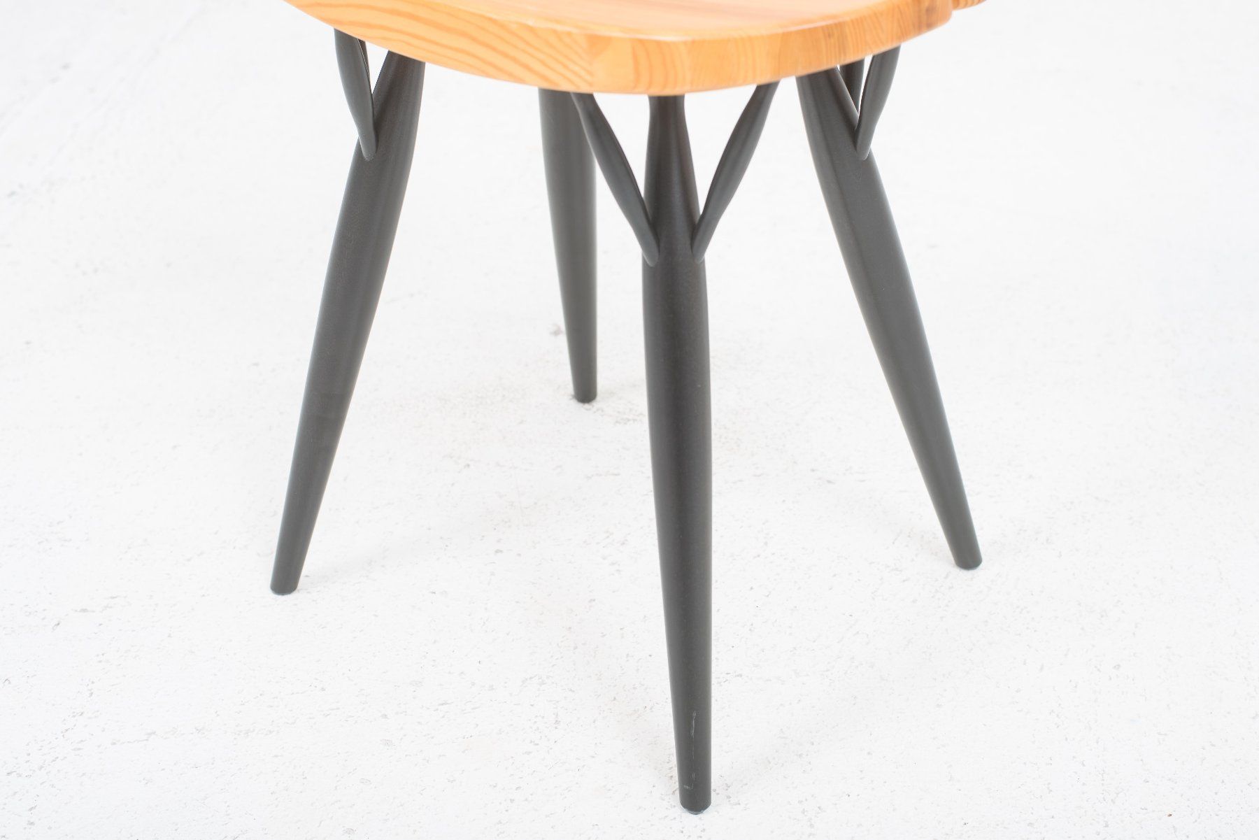 Artek Sgabelli: Artek Pirkka Hocker von Ilmari Tapiovaara – Usato da Zürich venduto da STUZH38 7