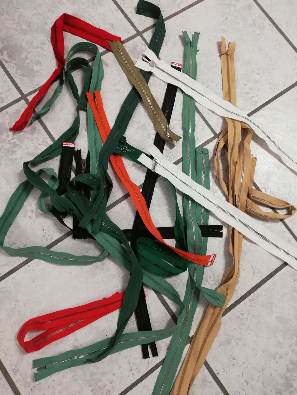 Stoffe: Reisverschlüsse diverse – Gebraucht aus Untersiggenthal von Marlen59