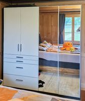 Drehtürenschrank /Kleiderschrank