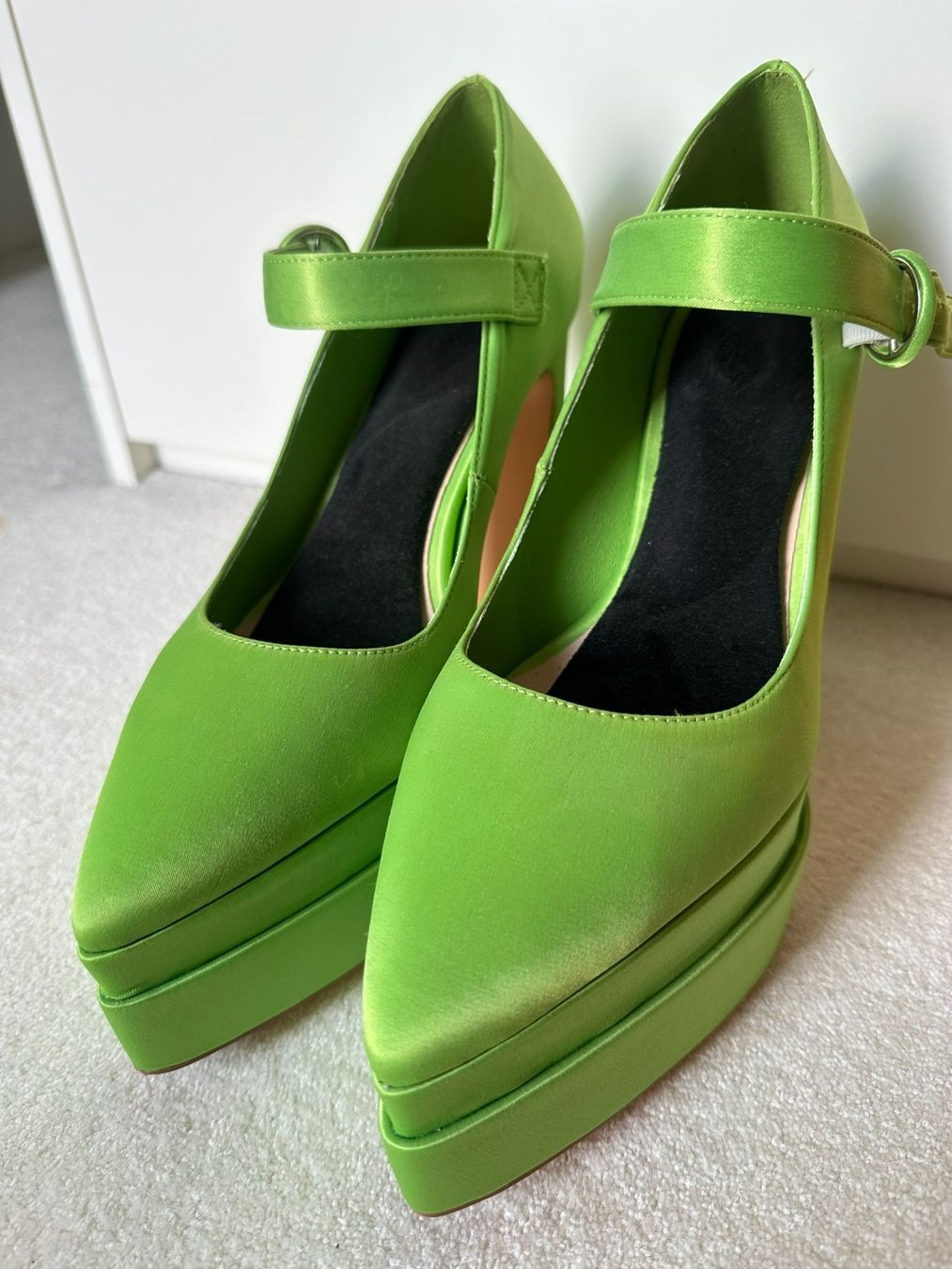 Damenschuhe: Lime Satin Platform Shoes – Neu (gemäss Beschreibung) aus Sevelen von per_w85c 1