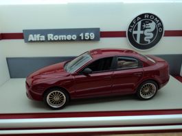 Alfa Romeo 159 1/43 in handgefertigter Präsentationsvitrine