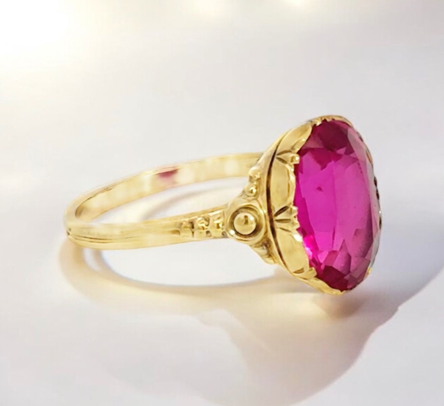 Anelli: Sale!Antik Gold Ring mit ca. 4.5ct. Synth Rubin – Usato da Embrach venduto da marufa