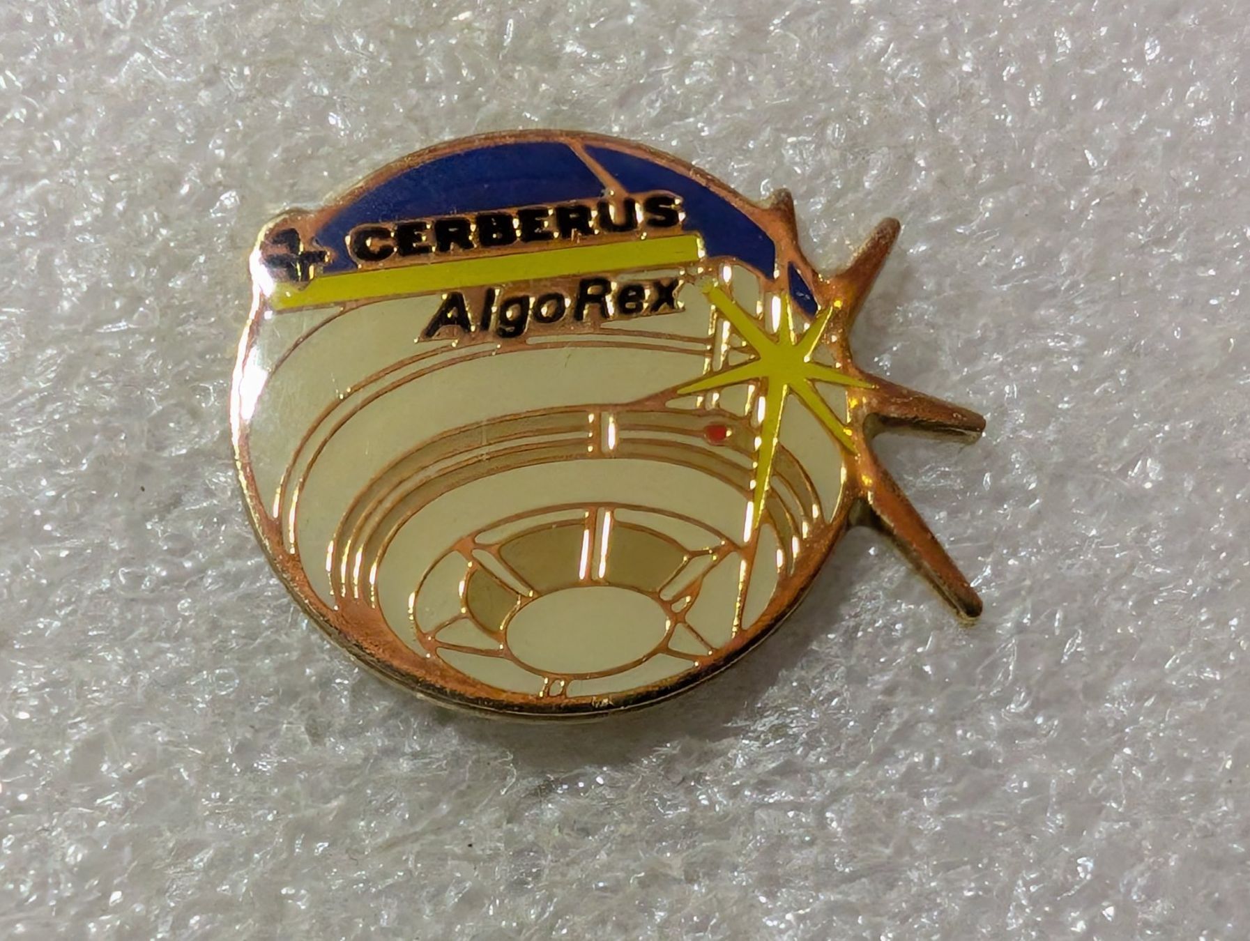 Placchette & Badge: Ansteckpin 107: AlgoRex – Usato da Oppligen venduto da Pin-Fall-Shop