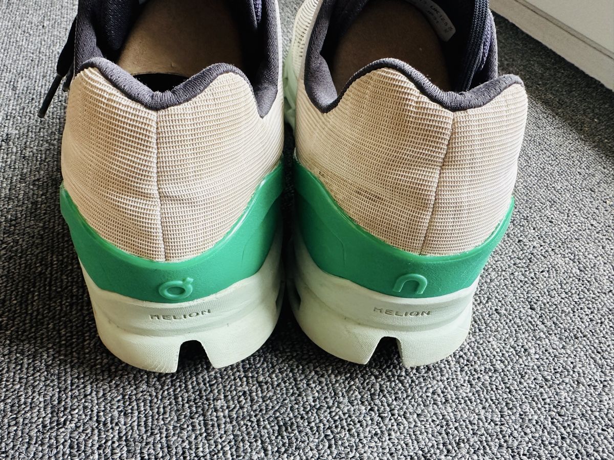 On Scarpe da uomo: ON CLOUDSTRATUS homme taille 48 beige et vert – Usato da Bulle venduto da LeMoleson 2