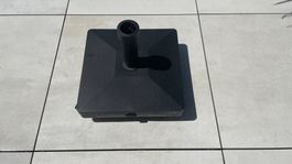 Sonnenschirmständer befüllbar 450x450x390 mit 4 Rollen