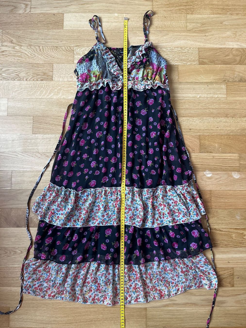 Kleider: Robe légère avec motifs de fleurs – Gebraucht aus La Tour-de-Trême von lol_85kj 1