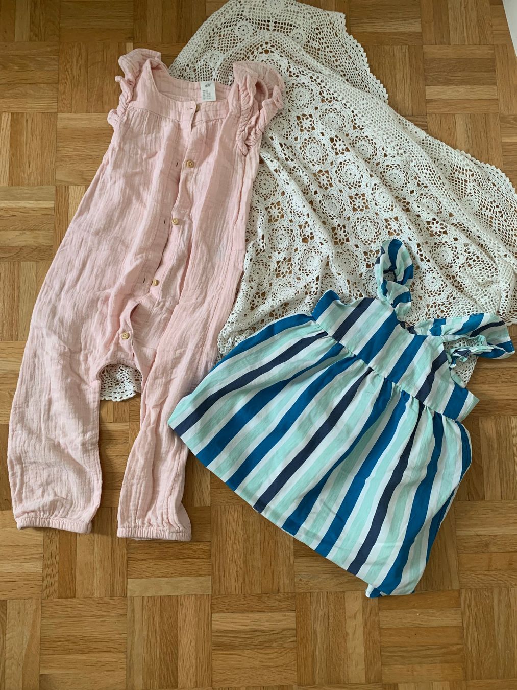 Manor Kleiderpakete & -sets: Sommer set Gr.92 Robe + Overall – Gebraucht aus Moutier von chDuplessy