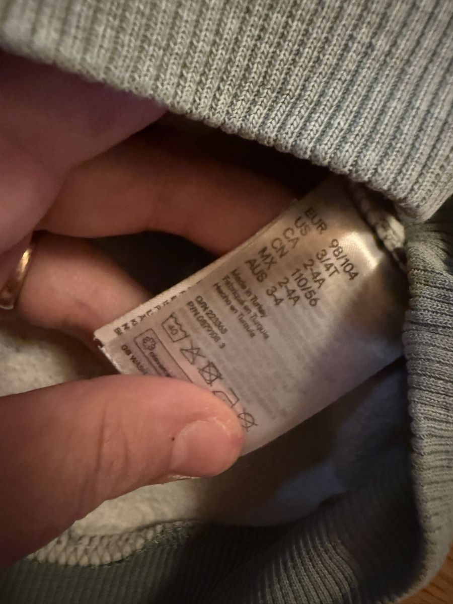 H&M Maglioni & Felpe: Kinder Kapuzenpullover H&M Hirschmuster Grösse 98/104 – Usato da Stampa venduto da Aspirina90 1