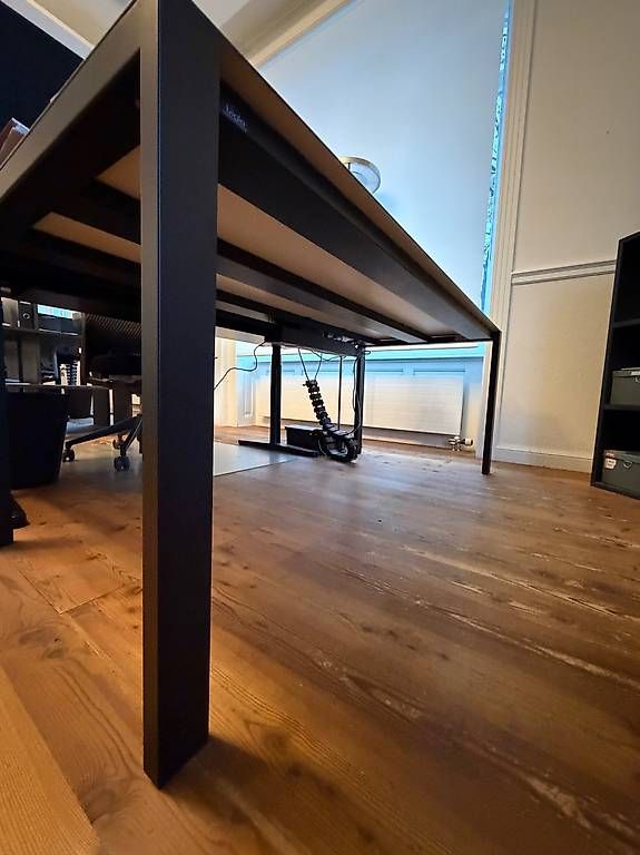 Schreibtische: Bigla Bürotisch schwarz 180×80 cm – Gebraucht aus Stans von ARCHBAU 1