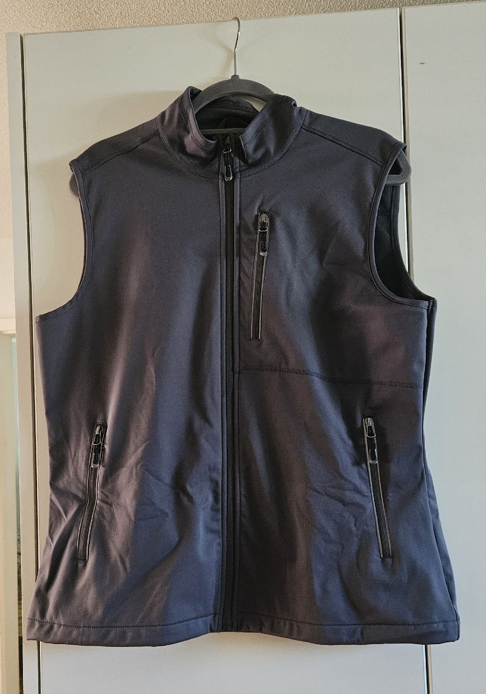 Gilet & Giacche: Leichte Softshell Weste mit Reflekt und Rückentasche – Usato da Bettlach venduto da shanty11