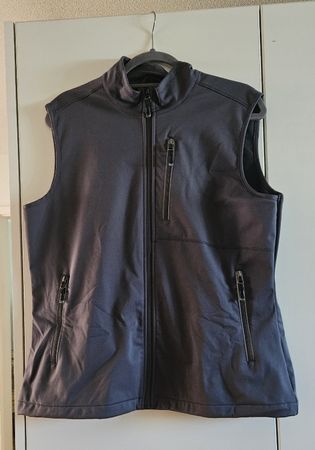 Leichte Softshell Weste mit Reflekt und Rückentasche