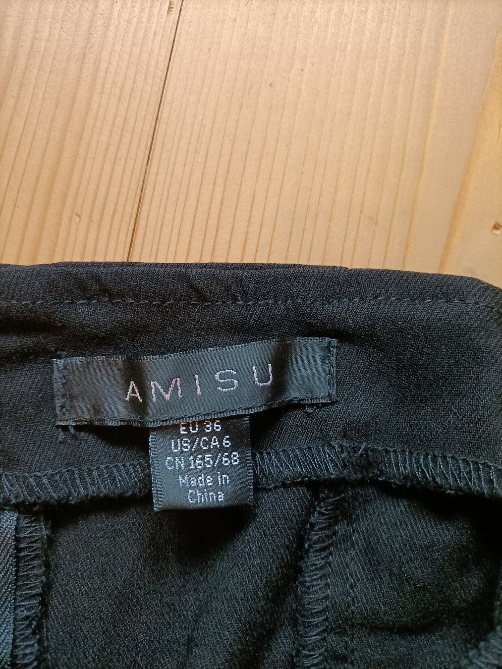 H&M Gonne: AMISU Rock schwarz Gr. 36 – Usato da St. Gallen venduto da jan_ccx7 2
