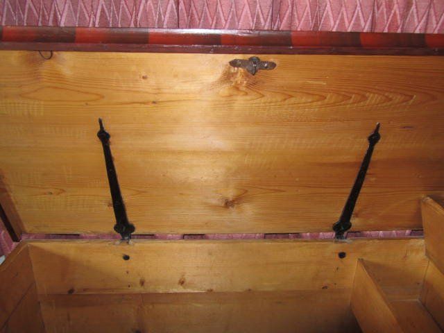 Cassapanche: Handbemalte Holztruhe (Trögli) – Usato da Gunten venduto da Ruth2 2