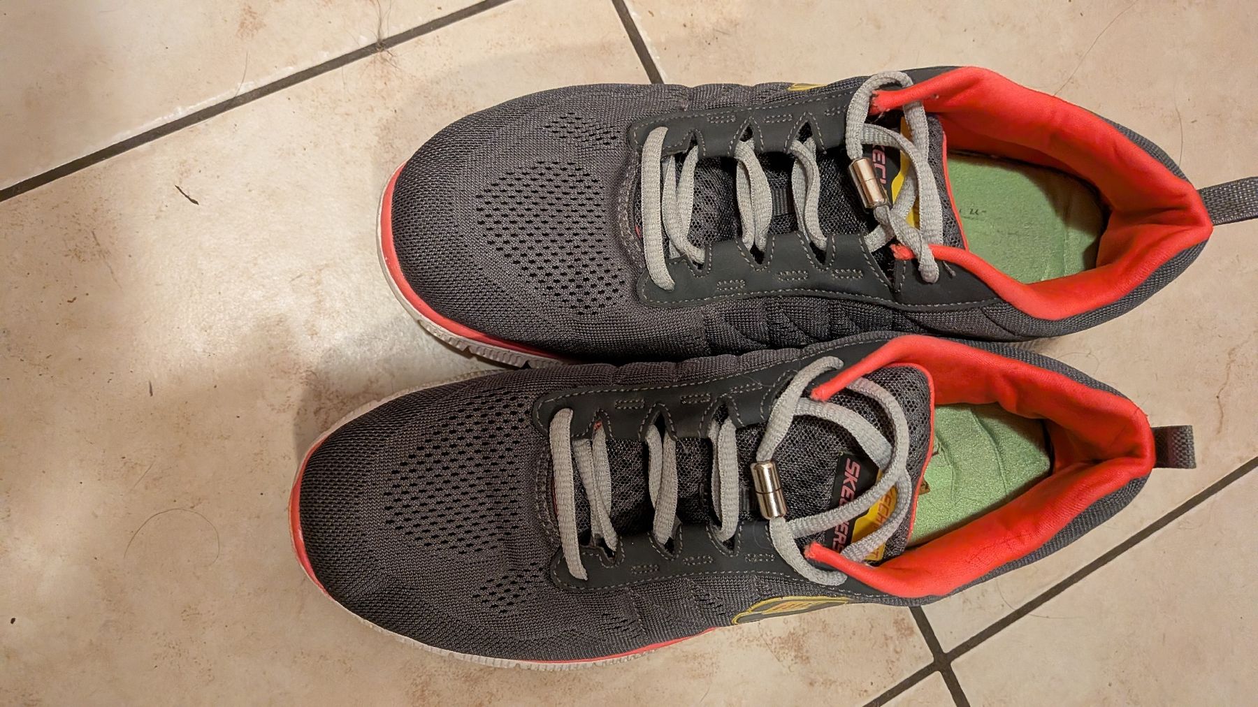Skechers Scarpe da donna: bequeme Turnschuhe Gr 39 – Nuovo (secondo la descrizione) da Wattenwil venduto da karinschaw