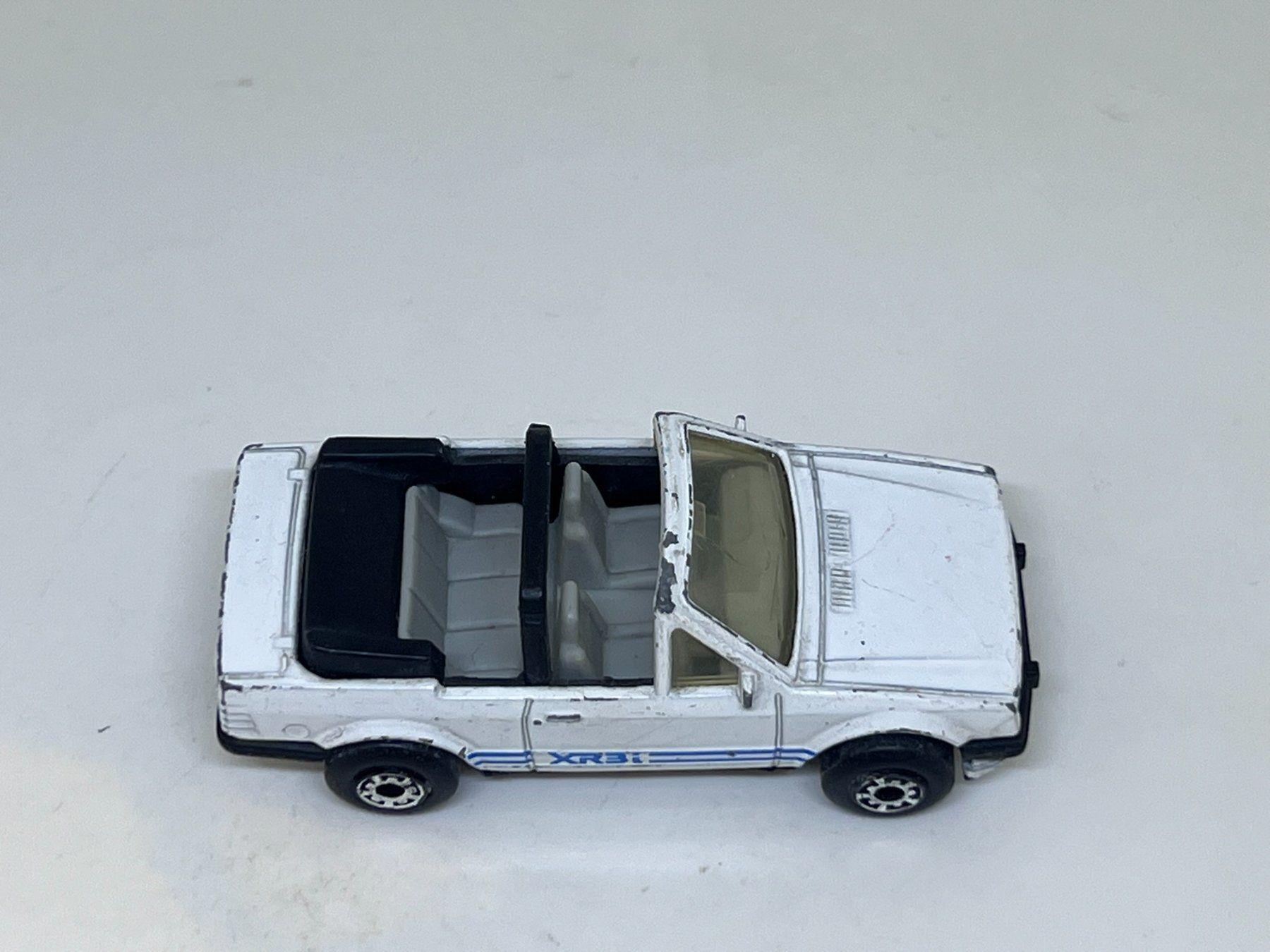 Matchbox Modellini d'auto: Matchbox Ford Escort Cabriolet #726 – Usato da Wildegg venduto da LaaBoutique 1