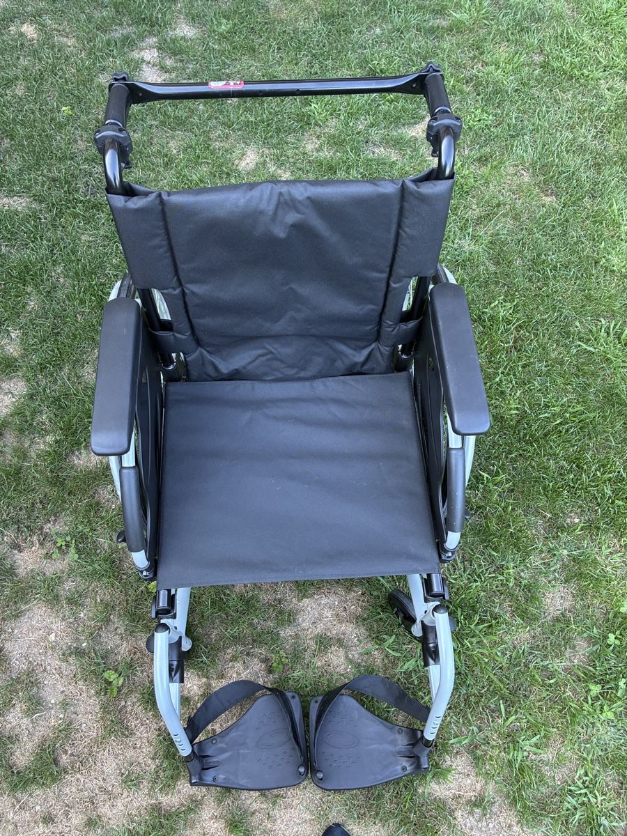 Sedie a rotelle: Fauteuil roulant pliable – Usato da Confignon venduto da passiongrenat.ch 1