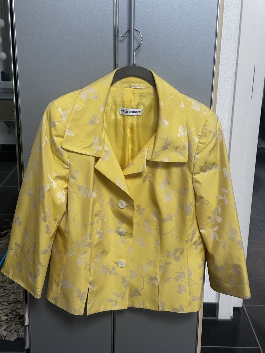 Giacche: Taillierter Blazer gelb mit Blumenmuster, Grösse 38 – Nuovo (secondo la descrizione) da Bazenheid venduto da ManilaGrace