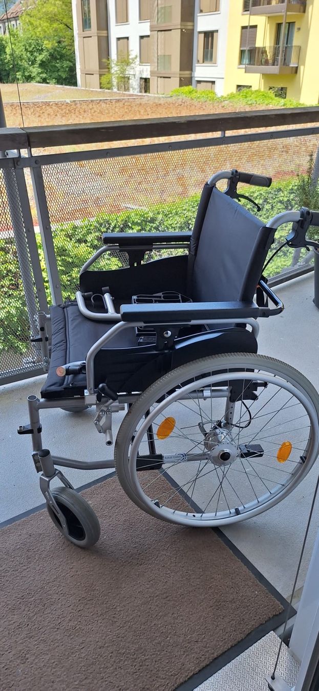 Sedie a rotelle: Neuwertiger Rollstuhl Preimus ML-XL 56 – Usato da Herrliberg venduto da laurastar03