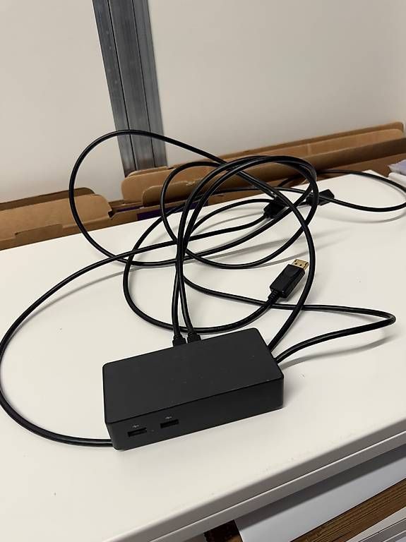 Microsoft Dockingstation: Microsoft Surface Dock mit 2x DisplayPort Kabel – Gebraucht aus Schübelbach von Rahnmont 4