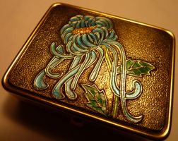 SEHR ALTE CLOISONNÉ DOSE---MIT ALTER CLOISONNÉ FIGUR ---