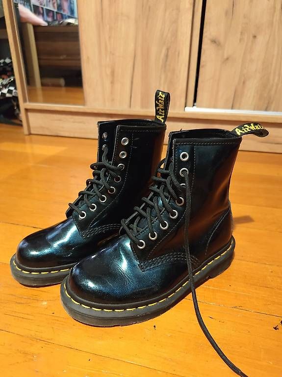 Scarpe da uomo: DR. Martens  – Usato da Lausanne venduto da Auree_D