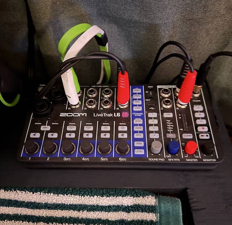 Zoom Platines de mixage: Zoom Livetrak L6 – D'occasion à Allschwil par ASW.4102