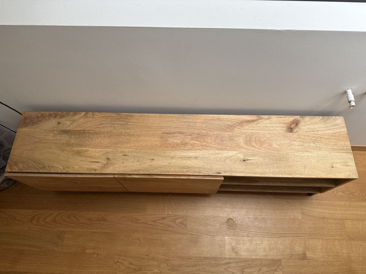 Mobili TV: Holz TV-Möbel,  gut erhalten – Usato da Bern venduto da Jenzymaui 1