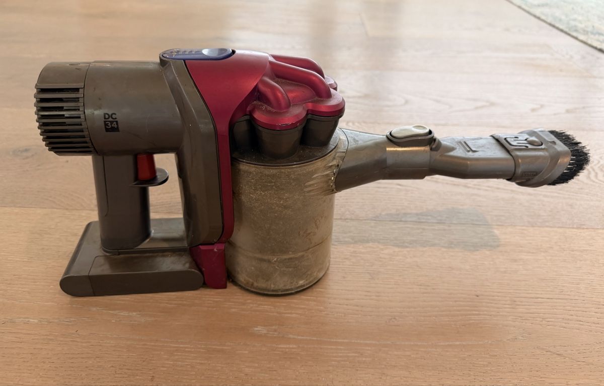 Dyson Staubsauger & Zubehör: Handstaubsauger Dyson DC34 – Gebraucht aus Geroldswil von Gfacchinetti