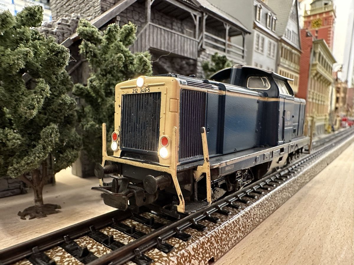 Märklin Modelleisenbahnen: Märklin 3147 DB BR 212 – Gebraucht aus Lupsingen von New-Haven