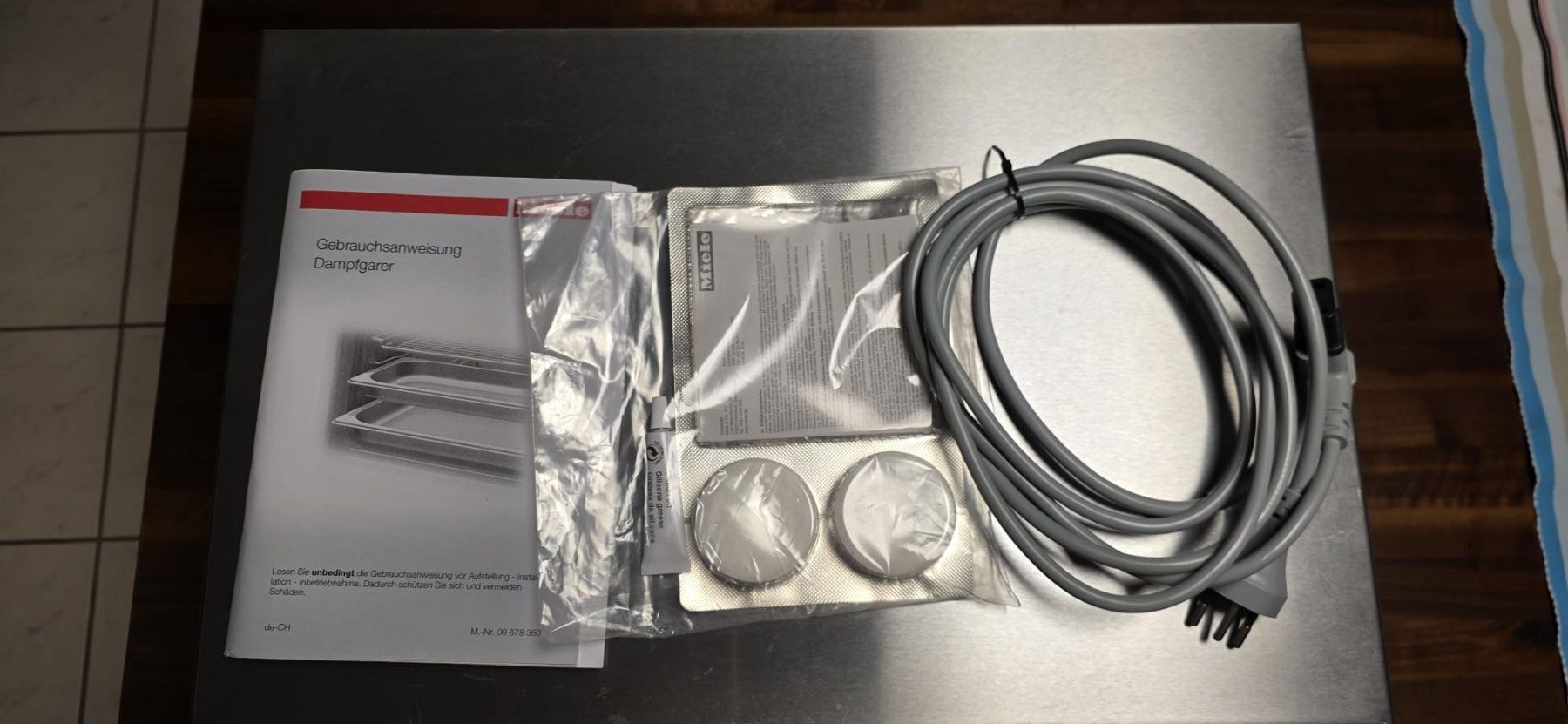 Elettrodomestici da cucina: Dampfgarer DG 6010 CH-S Miele – Usato da Bäch SZ venduto da nicolasg2 7